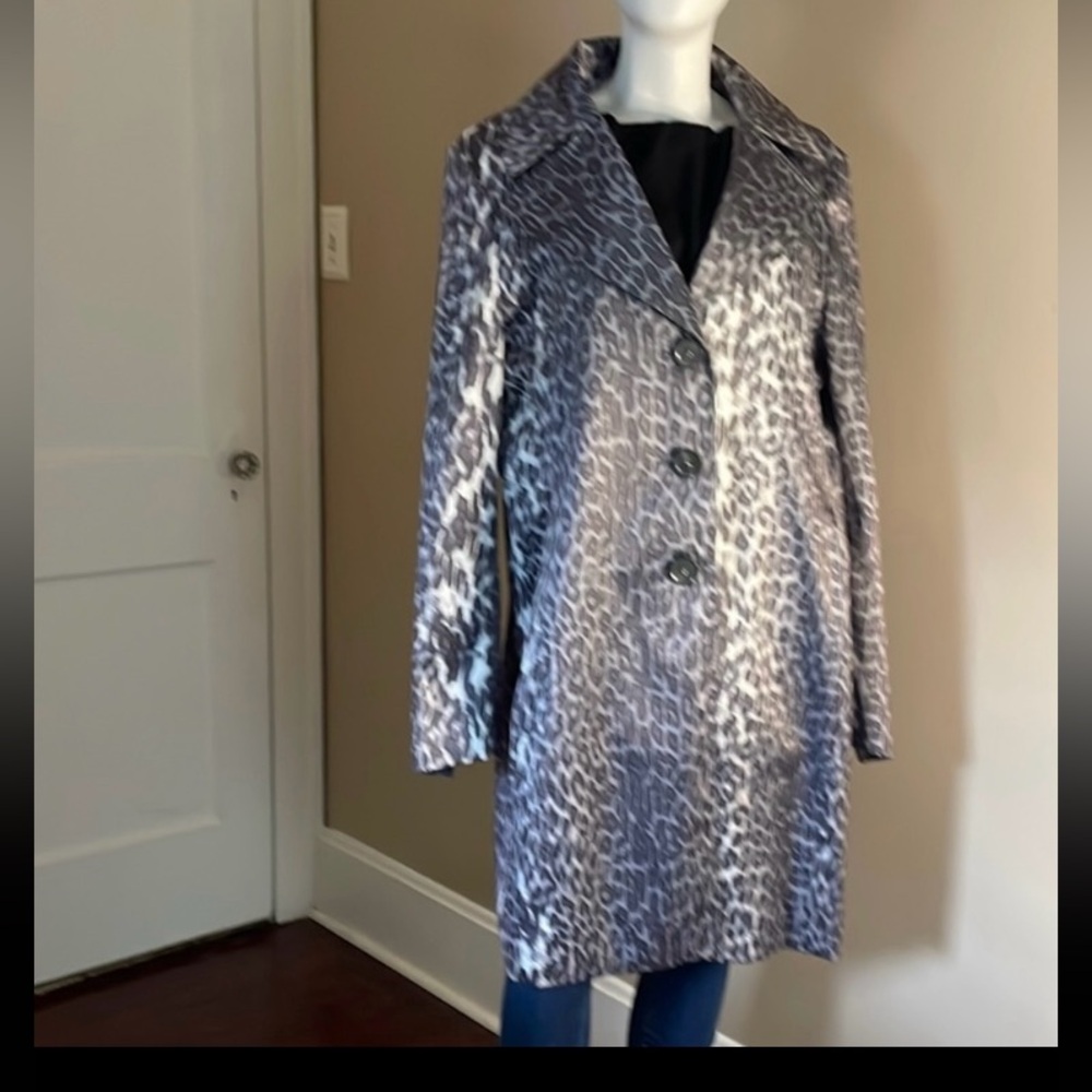 Tahari XL Silver, Black & White Trench Coat Silky Sheen Leopard Print